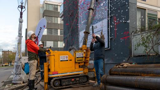 Eerste heipaal geslagen project De Burmandwarsstraat