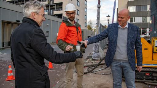 Eerste heipaal geslagen project De Burmandwarsstraat