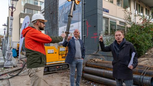 Eerste heipaal geslagen project De Burmandwarsstraat